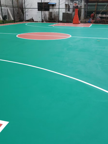 华亭 球场长期使用易出现地面开裂